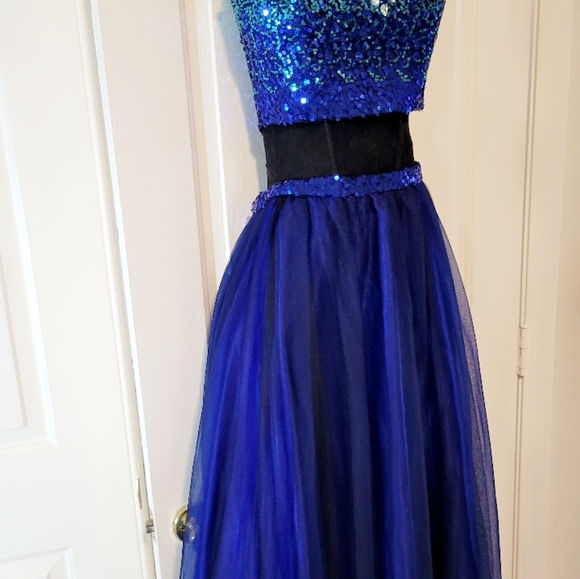 Dress - Picture 3 of 5